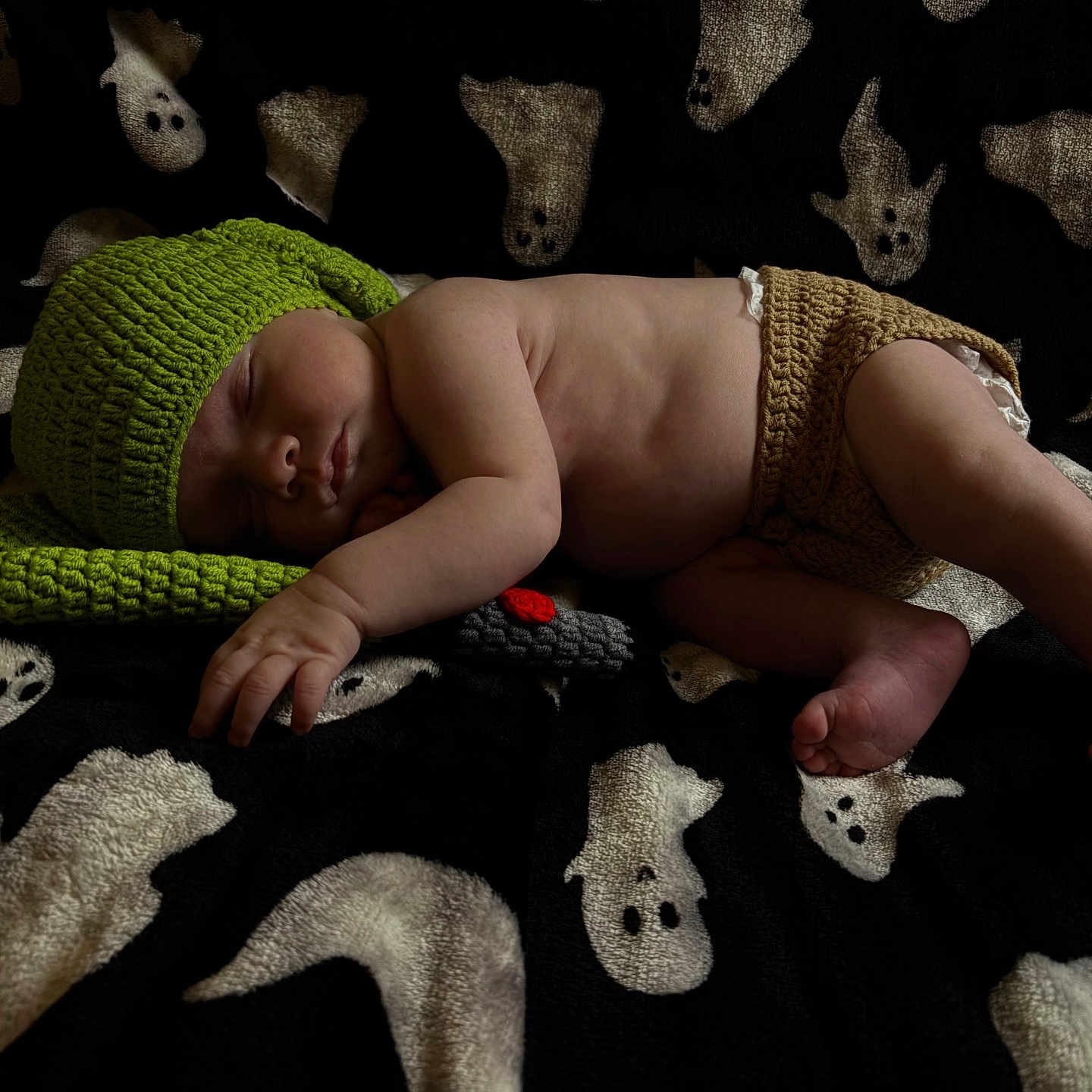 Koda is registered to the contest to win money with this photo: baby, beanie, blanket, bodypart, bonnet, cap, clothing, face, finger, glove, hand, hat, head, newborn, person, photography, portrait, quilt, sleeping, towel