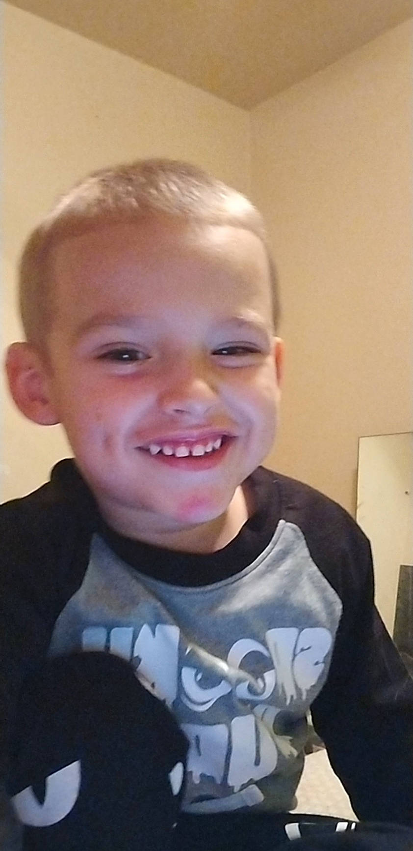 Gionni is registered to the contest to win money with this photo: blond, cheek, chin, ear, electric_blue, eyebrow, eyelash, forehead, fun, happy, iris, jaw, joy, lip, mouth, nose, person, sleeve, smile, t_shirt