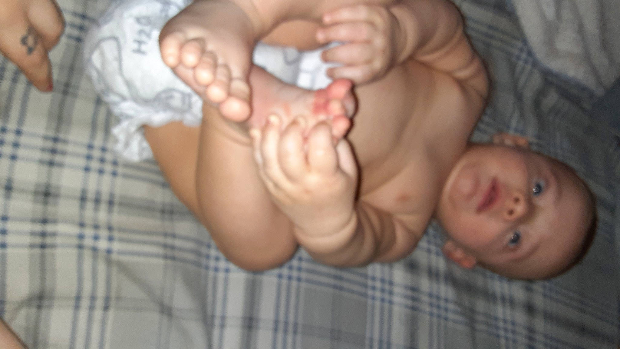 Gionni is registered to the contest to win money with this photo: arm, baby, barefoot, child, finger, foot, gesture, hand, human_body, leg, mouth, muscle, nail, person, sole, thumb, toddler, toe