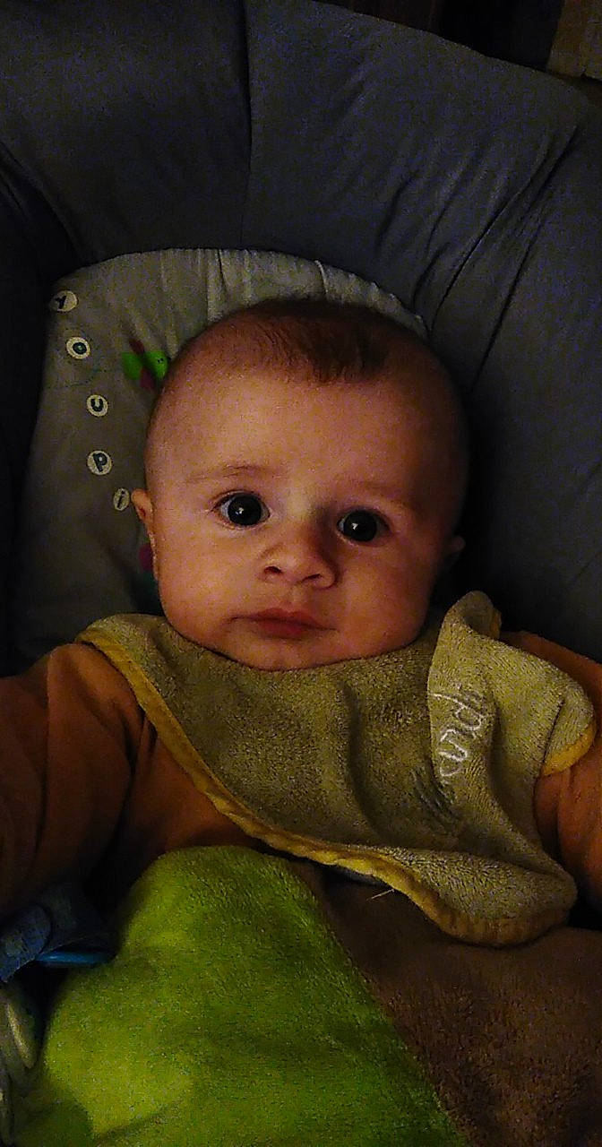 Axel a rejoint le concours — aidez-le/la à gagner de superbes lots ! baby, baby_toddler_clothing, cheek, child, chin, comfort, eye, eyebrow, forehead, iris, linens, lip, organ, person, portrait, skin, toddler