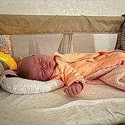 Charlie a rejoint le concours — aidez-le/la à gagner de superbes lots ! baby, sleeping, crib, pillow, onesie, plush_toy, blanket, infant, peaceful, soft_lighting, sleepwear, child, bedtime, indoors, cozy, head, hand, face, resting, toddler