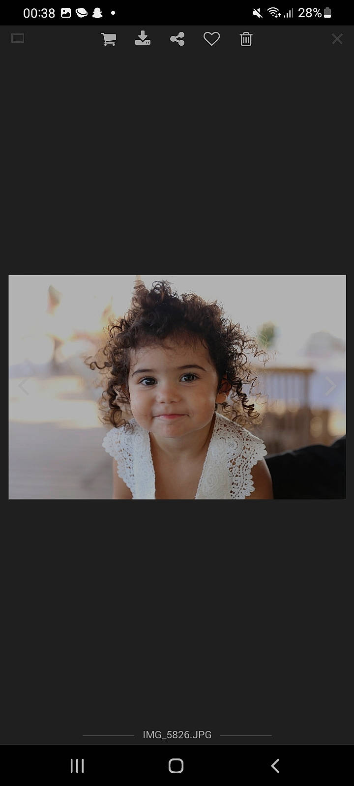 Thaïnna a rejoint le concours — aidez-le/la à gagner de superbes lots ! brown_hair, eyelash, fashion_accessory, fashion_design, flash_photography, fun, fur, gesture, hair, happy, headpiece, iris, jaw, jewellery, joy, long_hair, monochrome, monochrome_photography, person, selfie