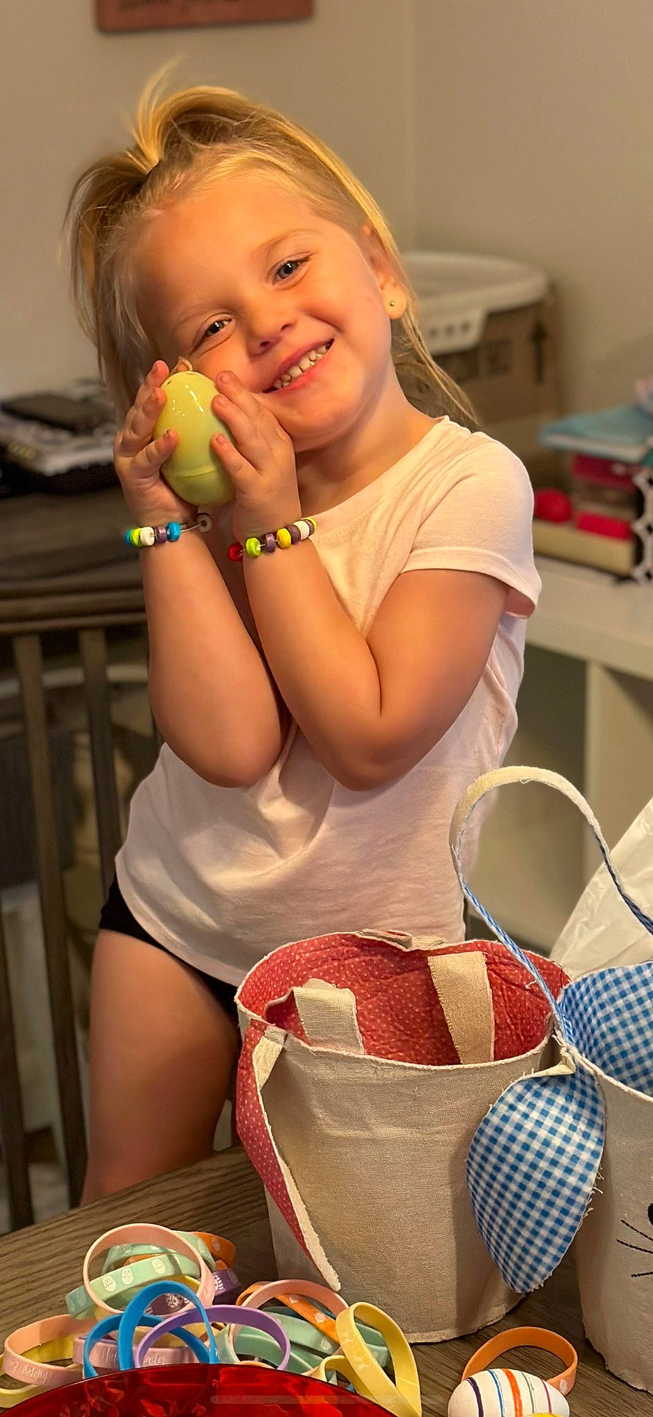 Payson is registered to the contest to win money with this photo: blond, bracelet, child, elbow, finger, fun, gesture, hairstyle, happy, human_leg, jewellery, joy, knee, leisure, nail, person, sitting, skin, smile, thigh