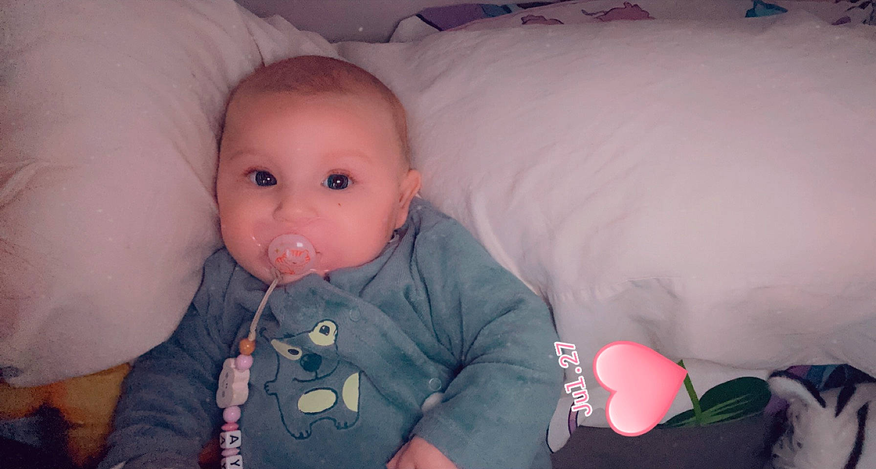 Julya a rejoint le concours — aidez-le/la à gagner de superbes lots ! baby, baby_toddler_clothing, cheek, child, comfort, eye, eyebrow, fun, happy, head, iris, linens, mammal, mouth, nose, person, pink, skin, sleeve, toddler