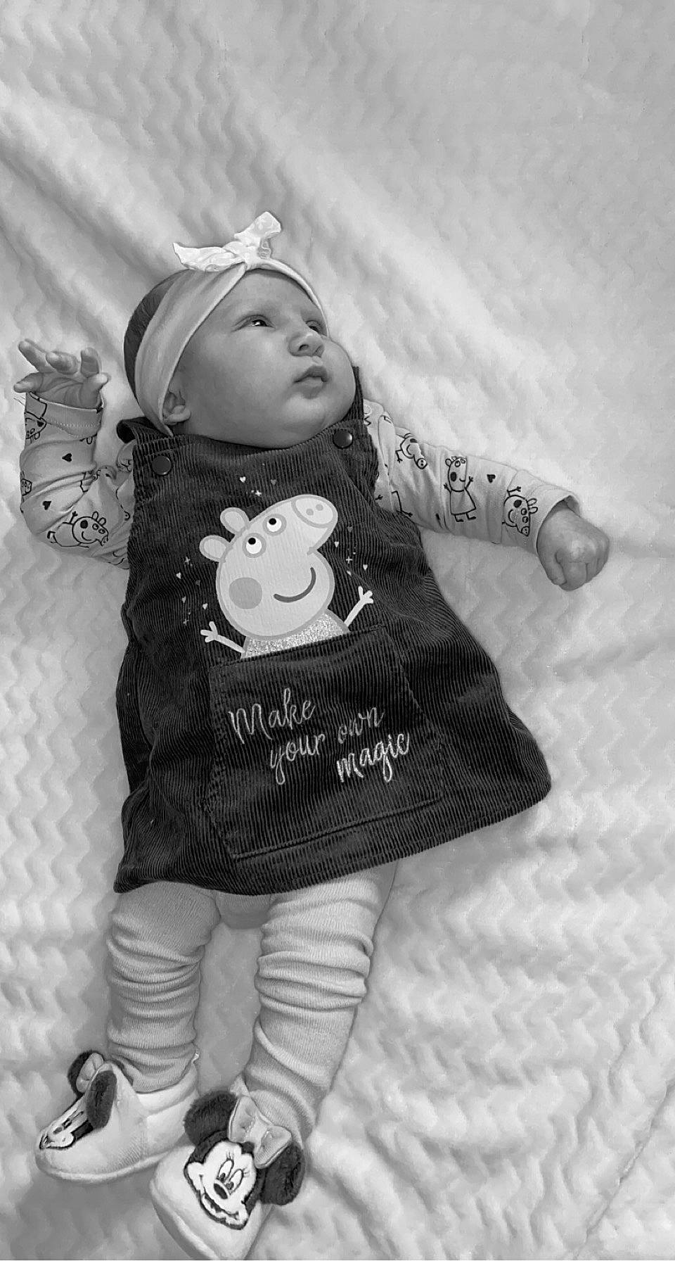 Julya a rejoint le concours — aidez-le/la à gagner de superbes lots ! arm, baby_toddler_clothing, black, black_and_white, clothing, eye, face, grey, hand, happy, head, headgear, human_body, joint, outerwear, person, product, sleeve, standing, style