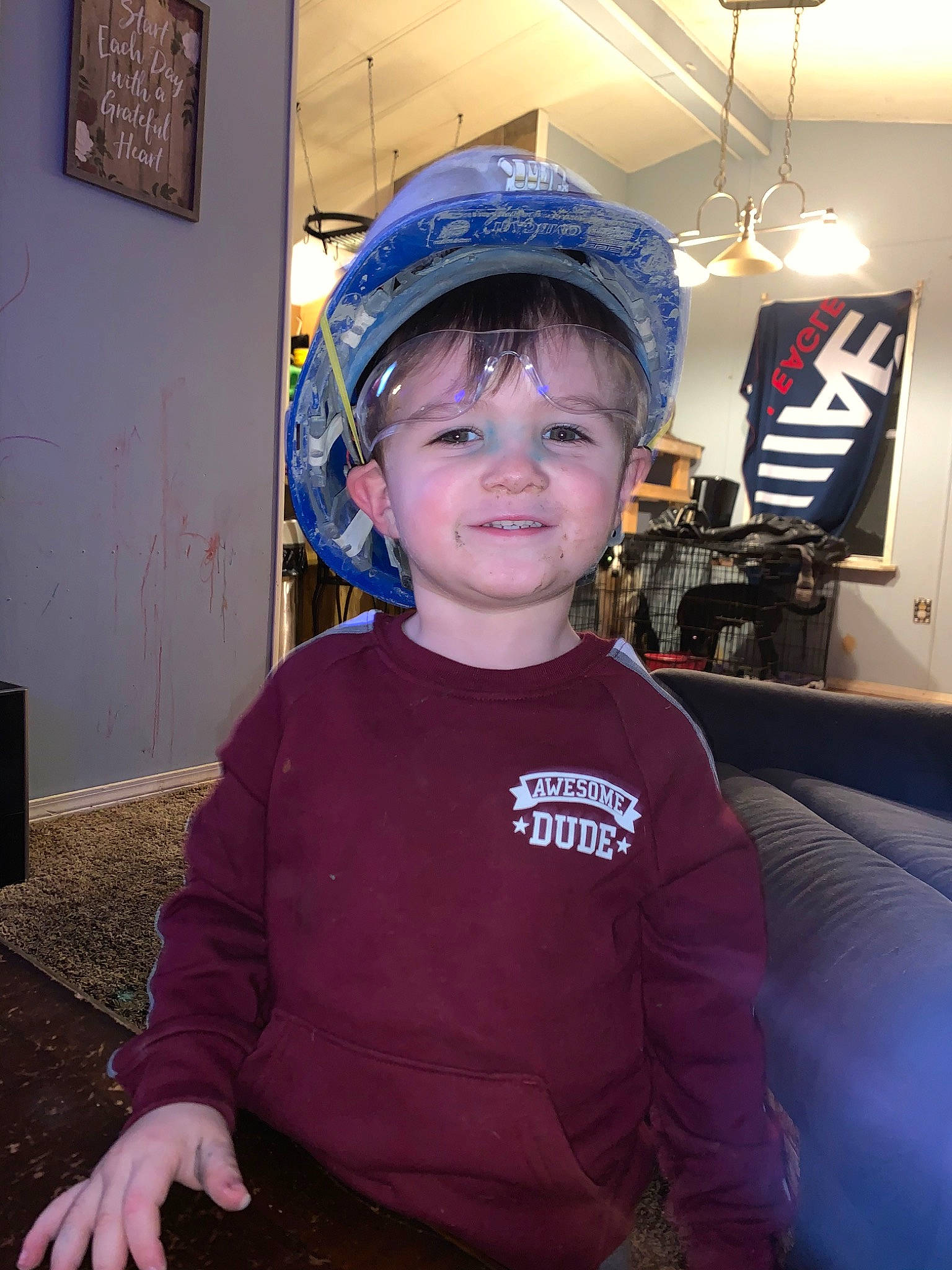 Julien is registered to the contest to win money with this photo: cap, hat, headgear, helmet, person, personal_protective_equipment, smile, t_shirt
