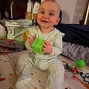 Maëly participe au concours pour gagner de l'argent avec cette photo : baby, child, smiling, toy, play_mat, pajamas, indoor, happy, infant, green, block, crawling, floor, cute, childhood, home, face, person, sitting, playtime