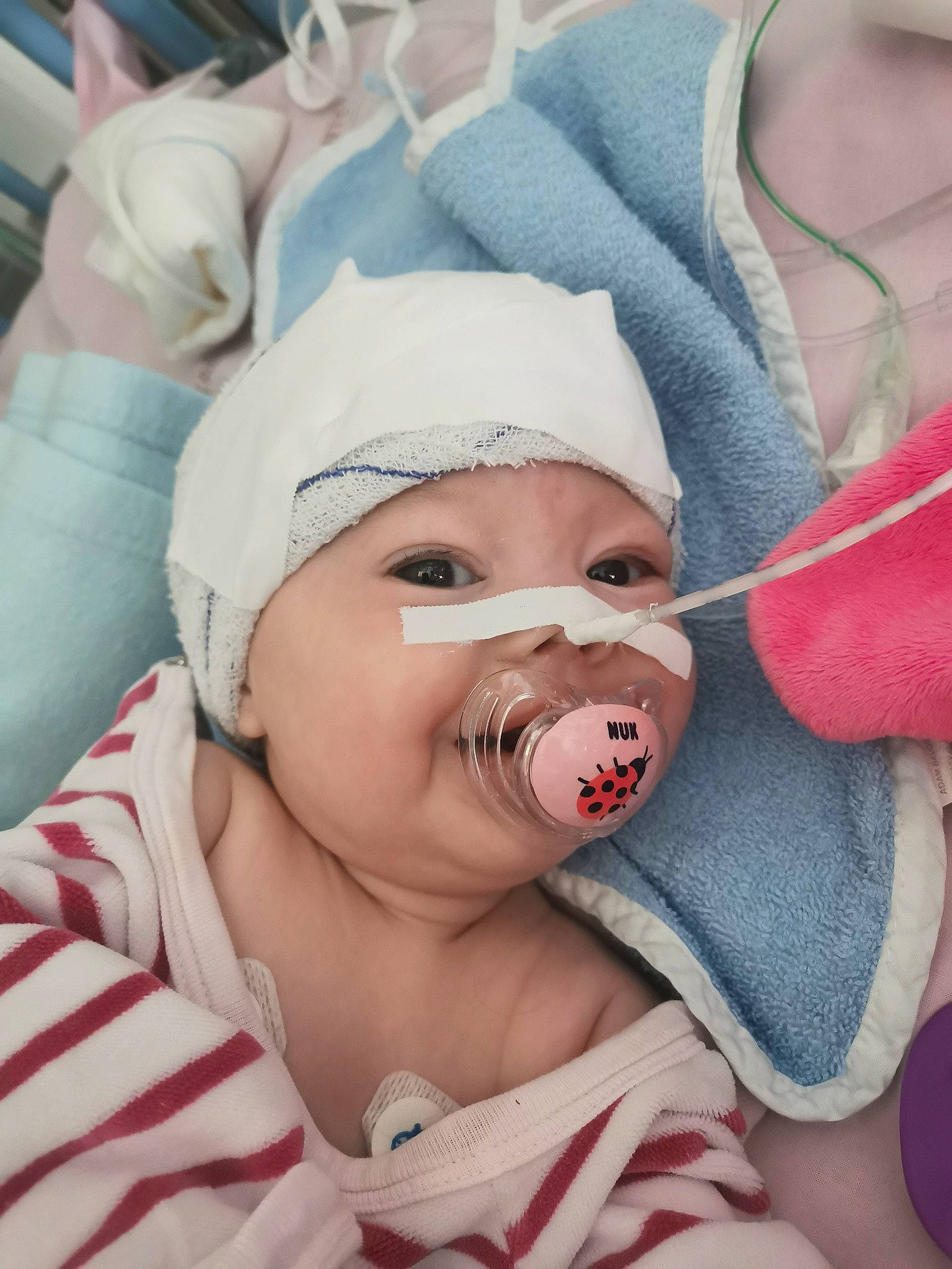 Mia a rejoint le concours — aidez-le/la à gagner de superbes lots ! baby, cheek, comfort, eyelash, finger, gesture, happy, hat, headgear, headwear, jaw, lip, mouth, nose, organ, person, pink, skin, smile, toddler