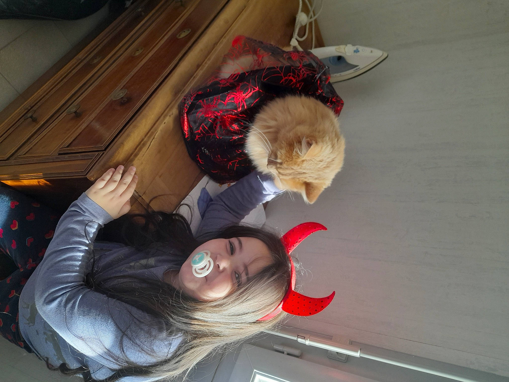 Mimi a rejoint le concours — aidez-le/la à gagner de superbes lots ! child, comfort, eyewear, flooring, fun, luxury_vehicle, sitting, travel