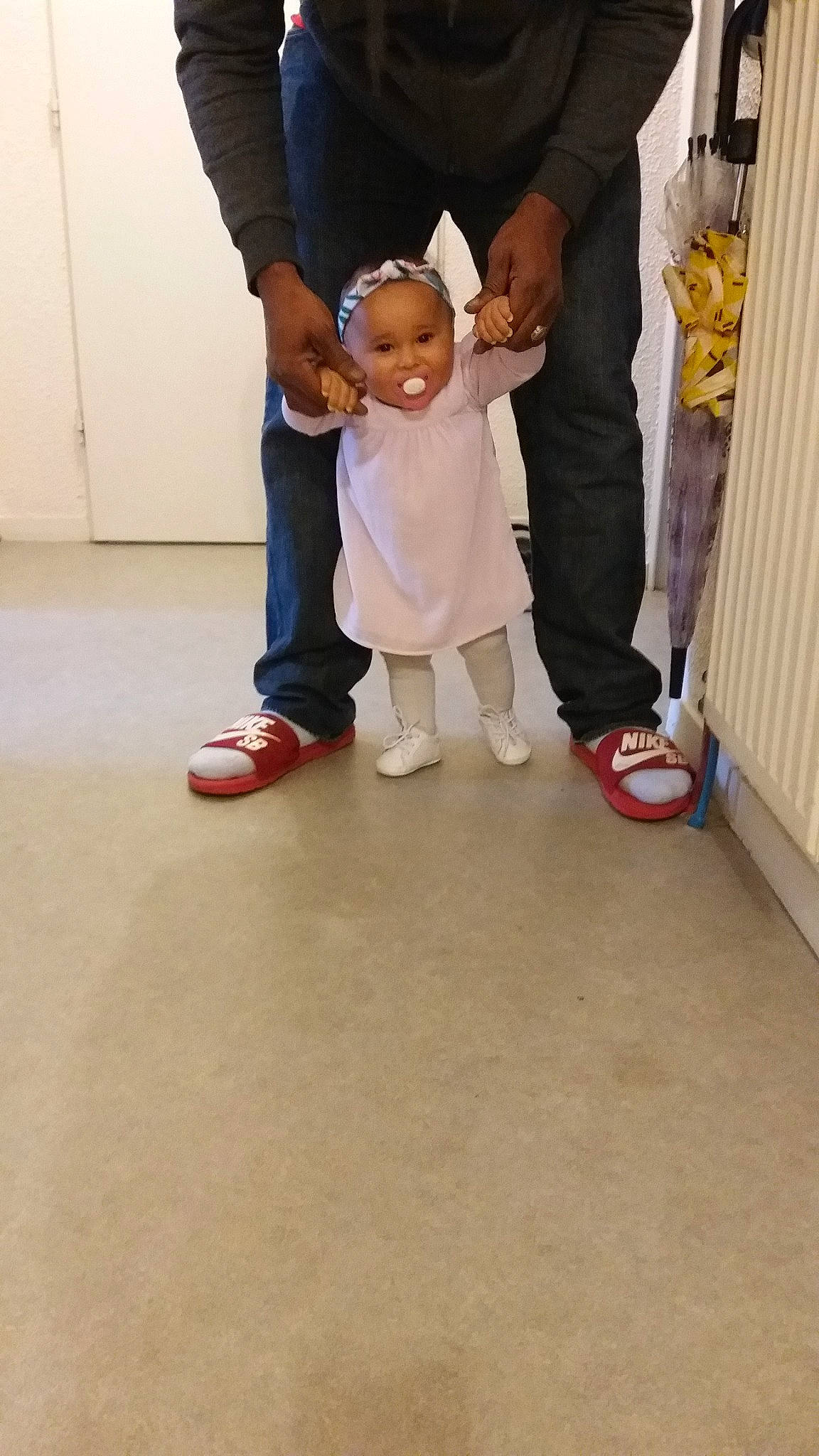 Dayana'A a rejoint le concours — aidez-le/la à gagner de superbes lots ! arm, child, day, finger, floor, flooring, foot, footwear, fun, hand, hardwood, joint, joy, leg, person, play, product, shoe, sitting, standing