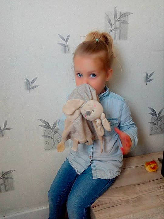 Madhevy participe au concours pour gagner de l'argent avec cette photo : blue, child, clothing, dress, girl, infant, skin, toddler, toy