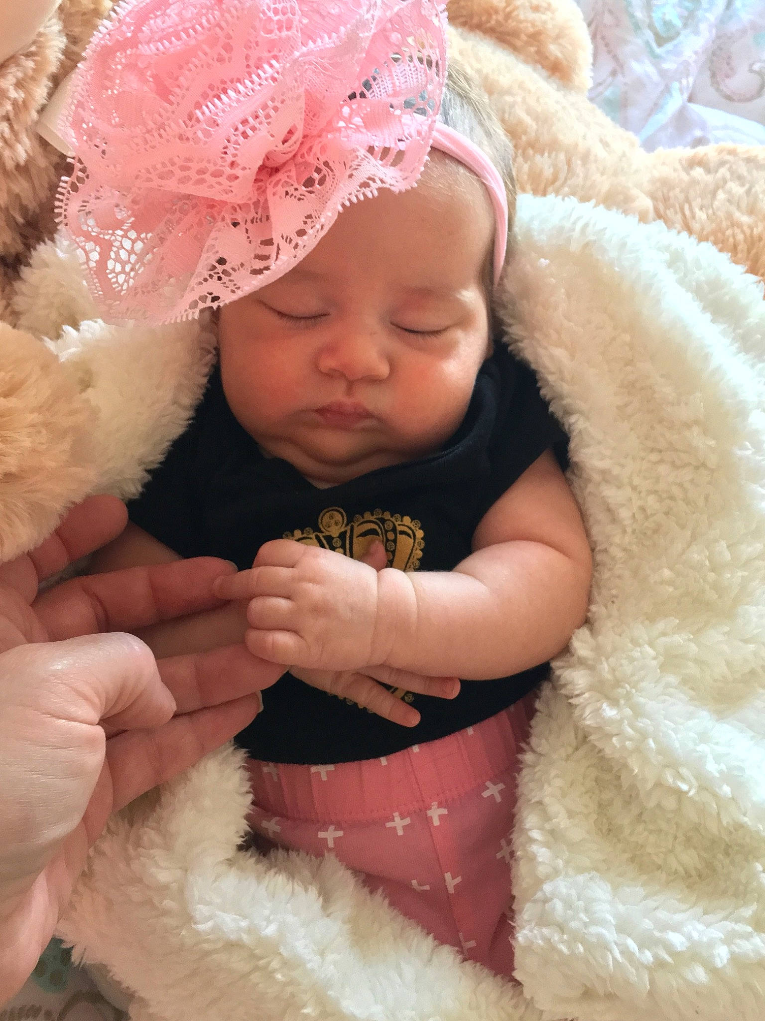 Eliana is registered to the contest to win money with this photo: baby, bonnet, cheek, child, fashion_accessory, fur, hair_accessory, headband, headgear, headwear, person, pink, skin, smile, toddler, wool