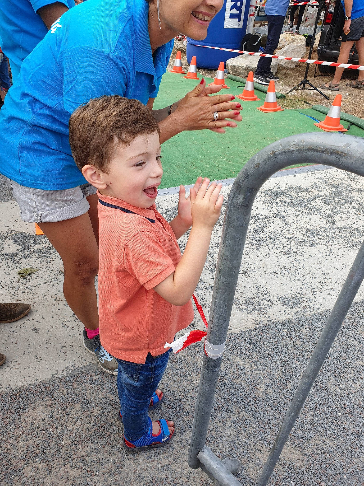 Ethan participe au concours pour gagner de l'argent avec cette photo : child, community, fun, person, recreation, smile, soil, summer, t_shirt, toddler, tourism, vacation, water