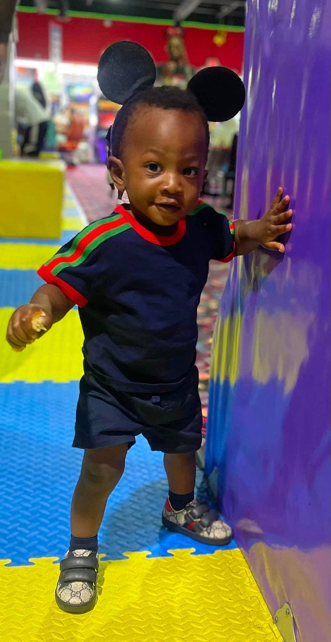 Gianni is registered to the contest to win money with this photo: baby, child, competition_event, electric_blue, event, flooring, fun, happy, leisure, person, play, purple, recreation, shorts, standing, t_shirt, toddler, vacation, world, yellow