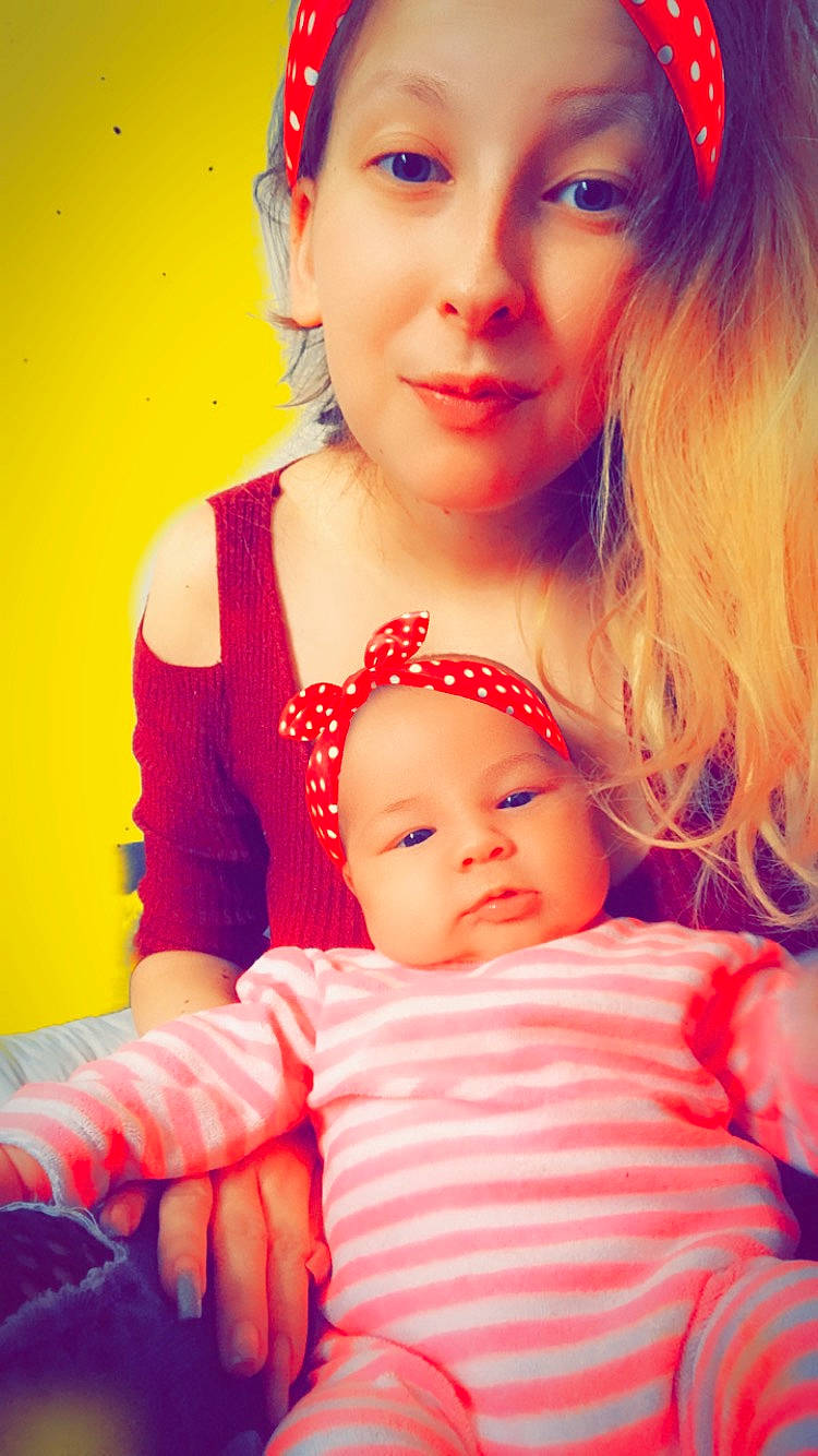 Kamila a rejoint le concours — aidez-le/la à gagner de superbes lots ! baby, beauty, cheek, child, child_model, eye, face, hair_accessory, happy, headband, iris, lip, peach, person, photography, pink, plant, red, skin, smile