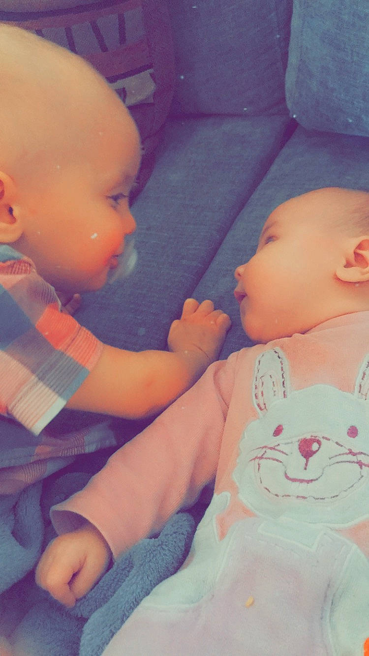 Kamila a rejoint le concours — aidez-le/la à gagner de superbes lots ! baby, baby_products, bedtime, cat, cheek, child, ear, eye, forehead, head, iris, lip, nose, person, pink, product, skin, sleep, toddler