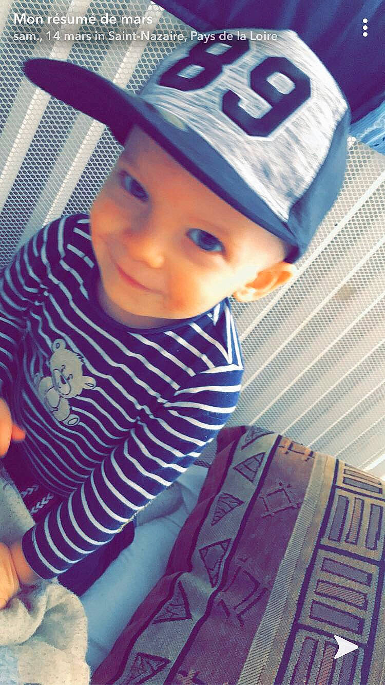 Kenzo participe au concours pour gagner de l'argent avec cette photo : baby, baseball_cap, beanie, cap, child, cool, hat, headgear, headwear, person, photography, sleeve, smile, sun_hat, t_shirt, toddler