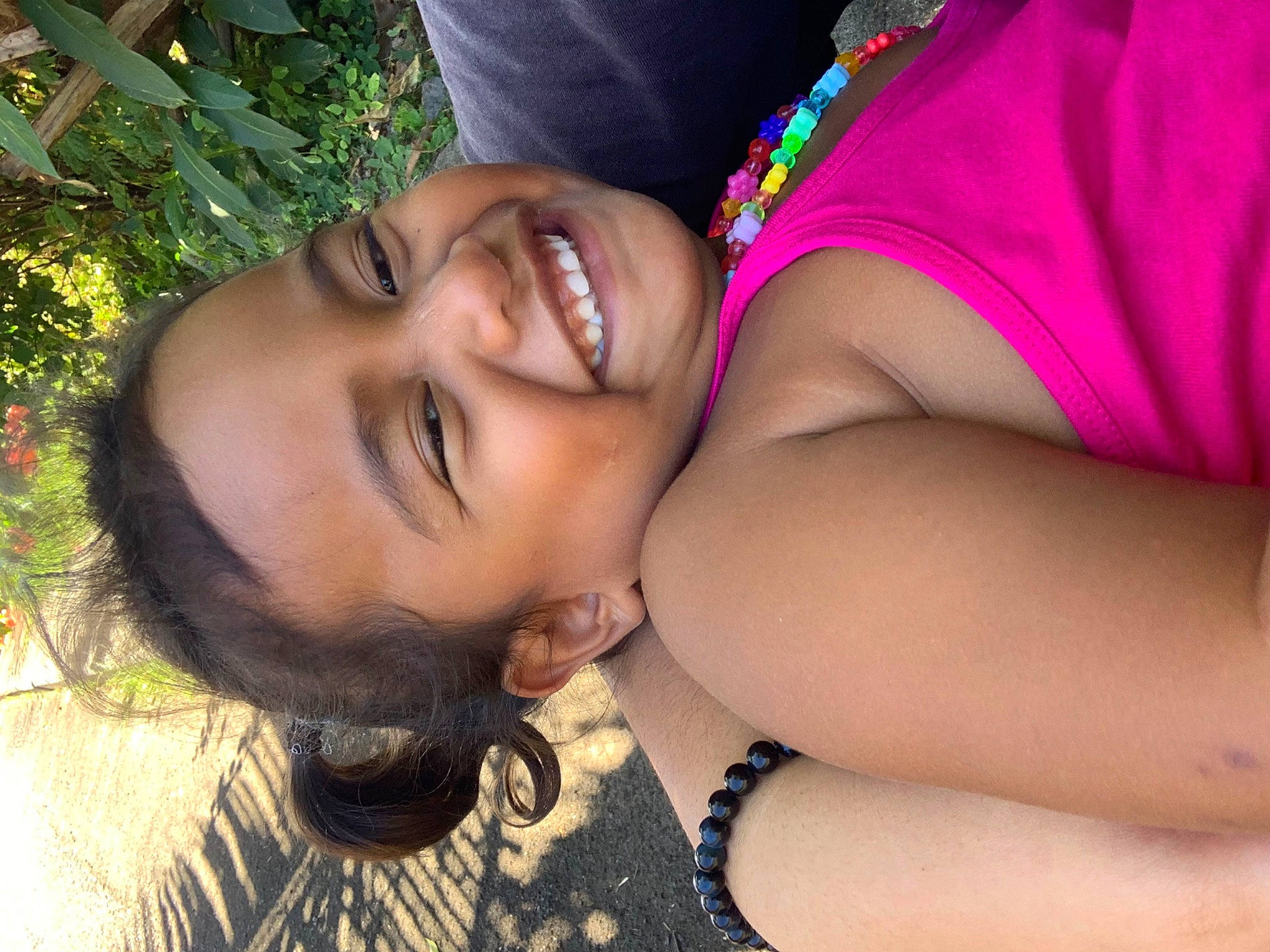 Hanae participe au concours pour gagner de l'argent avec cette photo : abdomen, black_hair, chest, cool, face, flash_photography, fun, grass, happy, human_leg, jewellery, joy, leisure, lip, neck, people_in_nature, person, plant, skin, smile