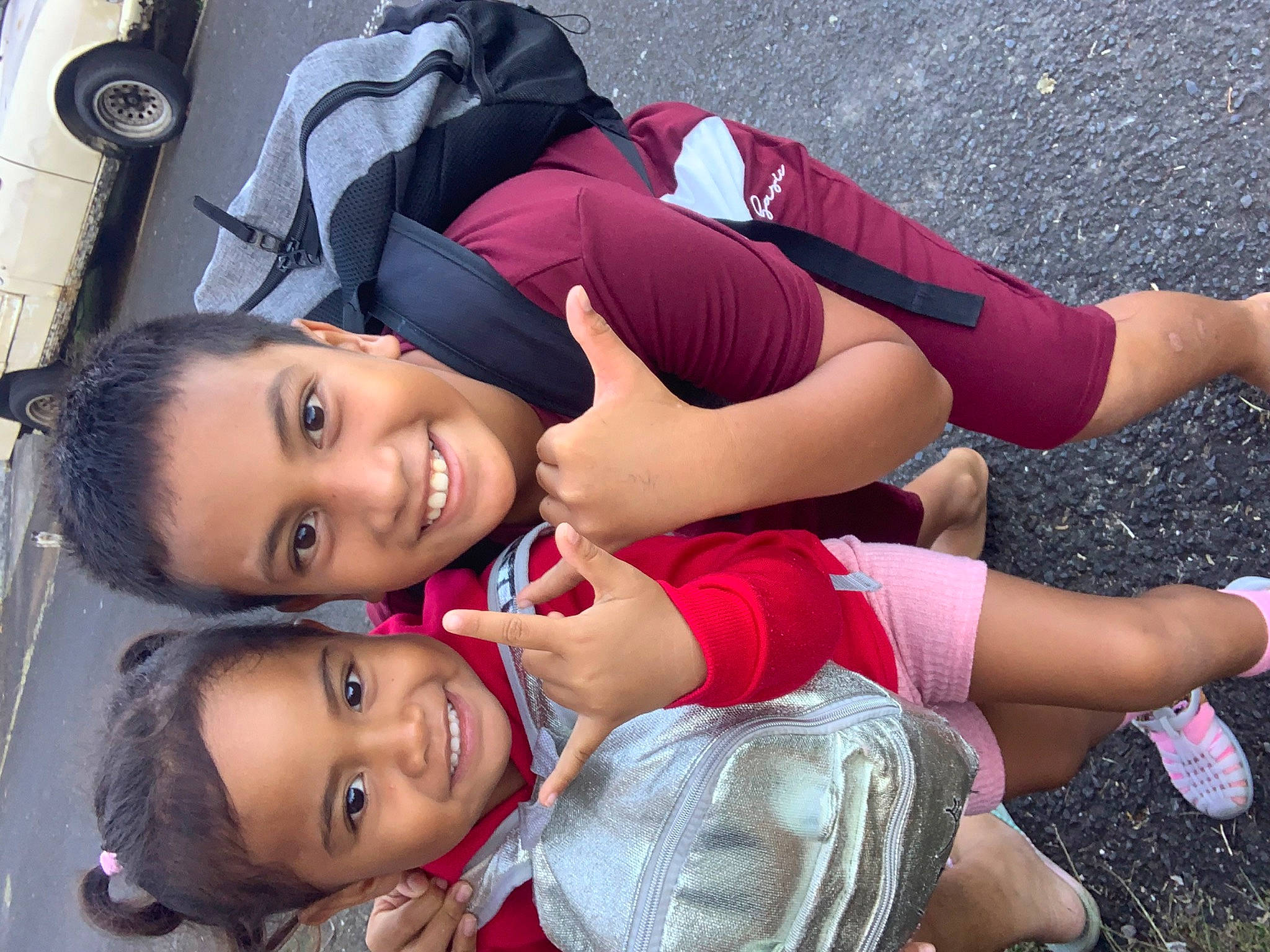 Hanae participe au concours pour gagner de l'argent avec cette photo : abdomen, automotive_design, automotive_tire, black_hair, fun, happy, human_leg, joy, knee, leg, leisure, motor_vehicle, mouth, muscle, person, pink, shorts, smile, thigh, tire