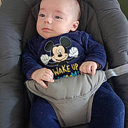 Kaydenn a rejoint le concours — aidez-le/la à gagner de superbes lots ! accessories, baby, bag, chair, clothing, coat, cushion, face, furniture, handbag, head, homedecor, jacket, jeans, pants, person, photography, portrait, sitting, t_shirt