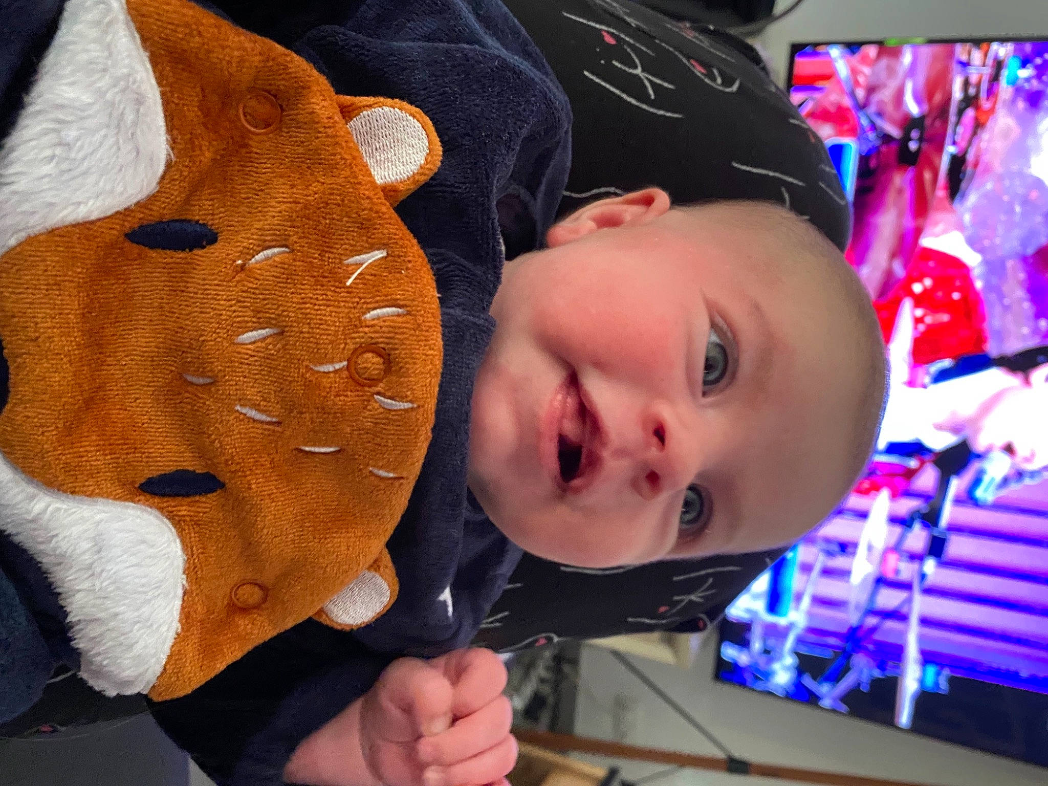 Lexy participe au concours pour gagner de l'argent avec cette photo : baby, baby_products, baby_toddler_clothing, button, cheek, child, cool, electric_blue, facial_expression, fun, happy, hat, headgear, pattern, person, room, snapshot, textile, toddler