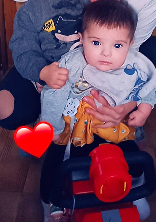 Chelseana participe au concours pour gagner de l'argent avec cette photo : baby, baby_toddler_clothing, cheek, child, comfort, electric_blue, facial_expression, finger, fun, happy, lap, leg, organ, person, pink, red, sitting, sleeve, snapshot, toddler