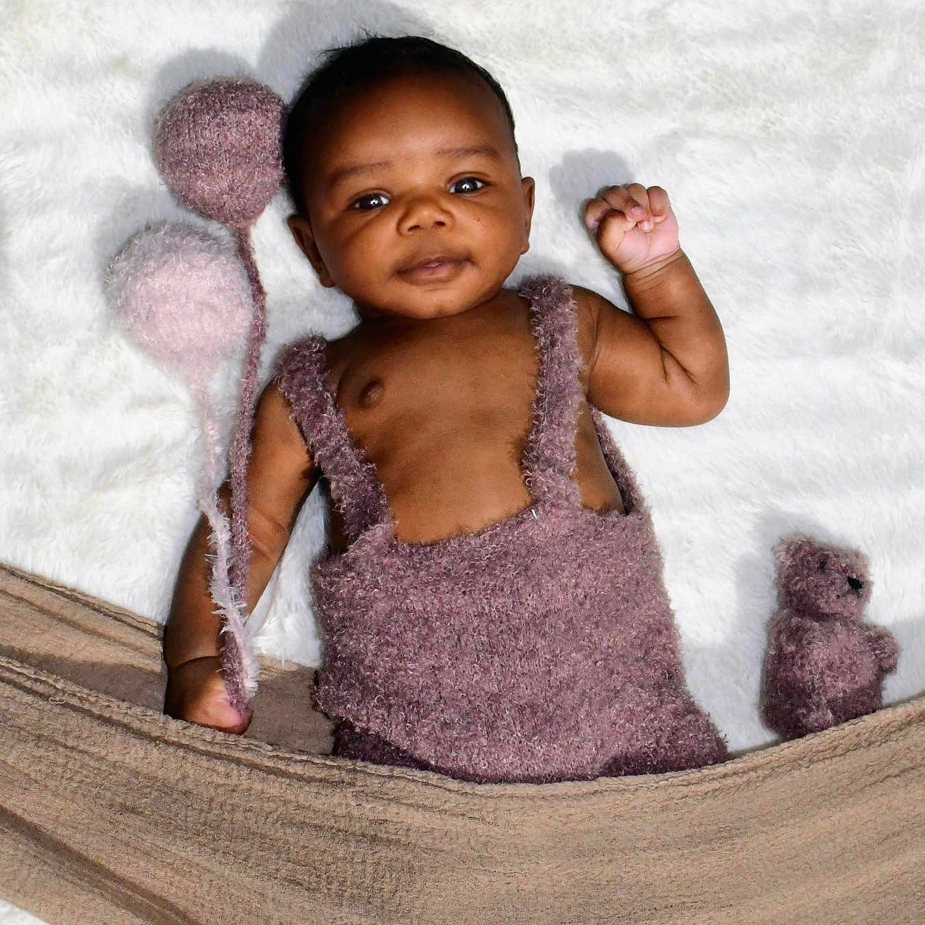 Yves is registered to the contest to win money with this photo: baby, bed, bodypart, clothing, cushion, dress, face, finger, furniture, hammock, hand, happy, head, homedecor, person, photography, portrait, smile, teddybear, toy