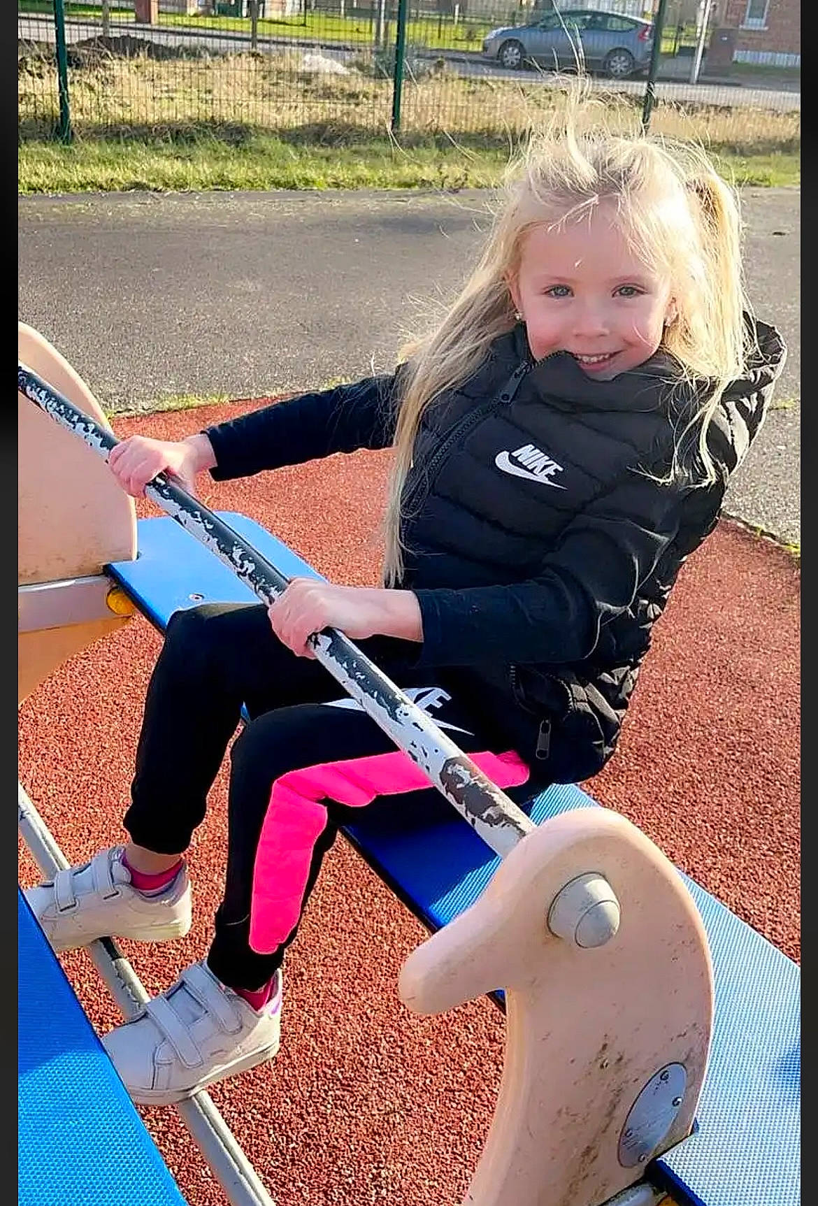 Ever participe au concours pour gagner de l'argent avec cette photo : beauty, child, design, fun, grass, happy, human_leg, joy, leisure, magenta, musical_instrument, person, photograph, pink, recreation, sitting, smile, snapshot, sneakers, t_shirt