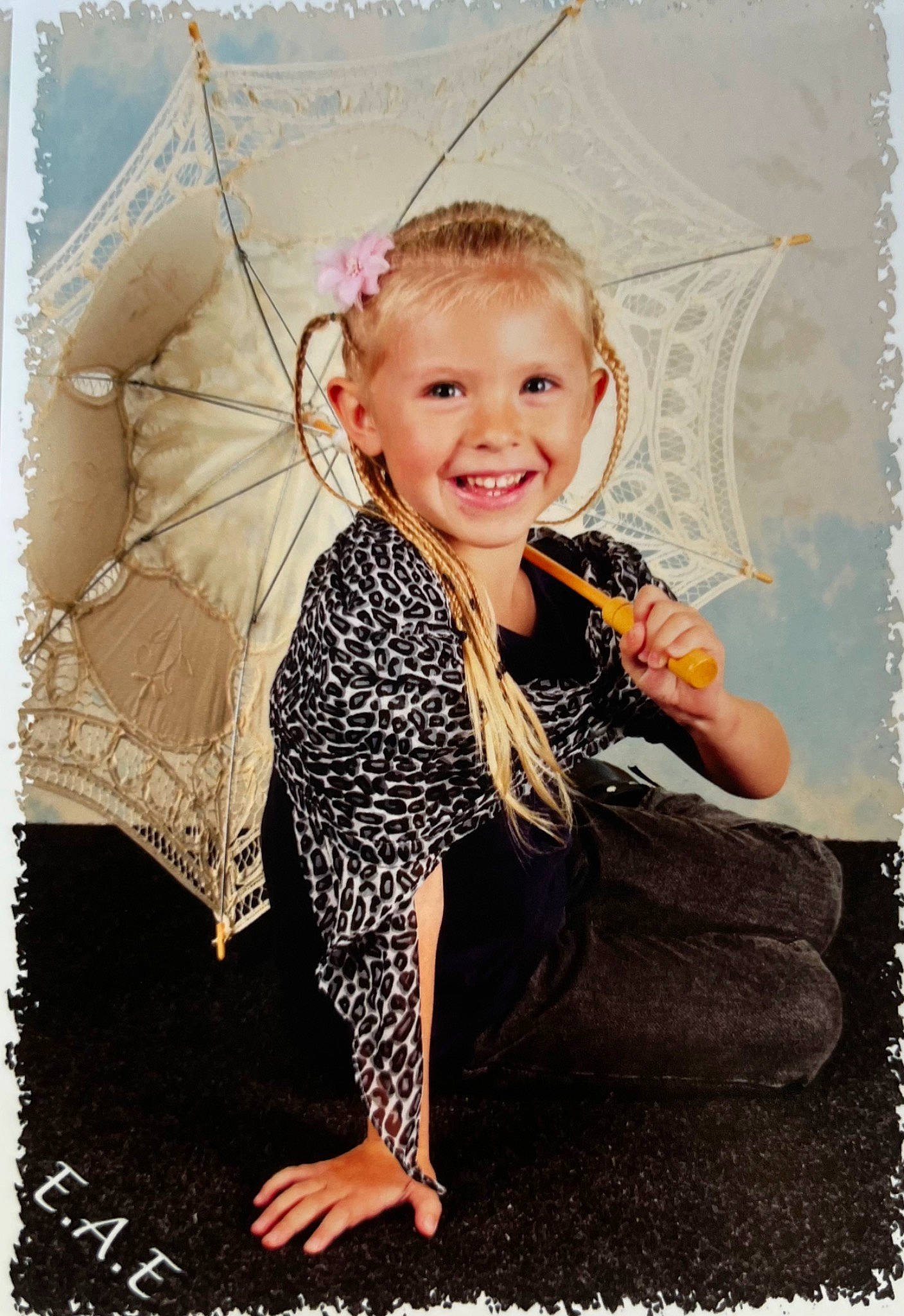 Ever participe au concours pour gagner de l'argent avec cette photo : beauty, child, fashion_accessory, flash_photography, formal_wear, happy, jewellery, joy, magenta, pattern, person, picture_frame, pink, product, rectangle, sitting, sleeve, smile, stock_photography, toddler