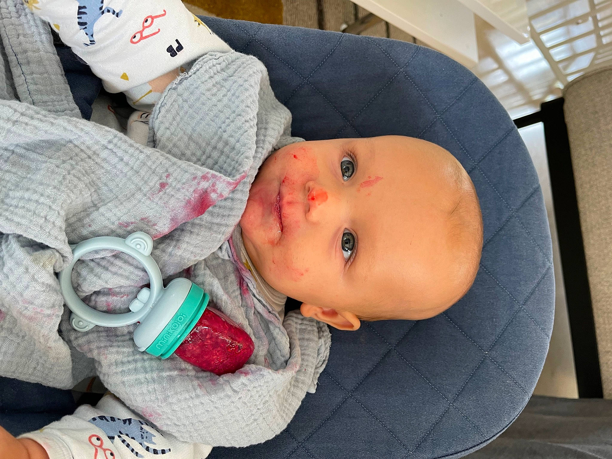 Lucien a rejoint le concours — aidez-le/la à gagner de superbes lots ! baby, baby_products, baby_safety, baby_toddler_clothing, cheek, child, comfort, linens, person, skin, sleep, sleeve, toddler