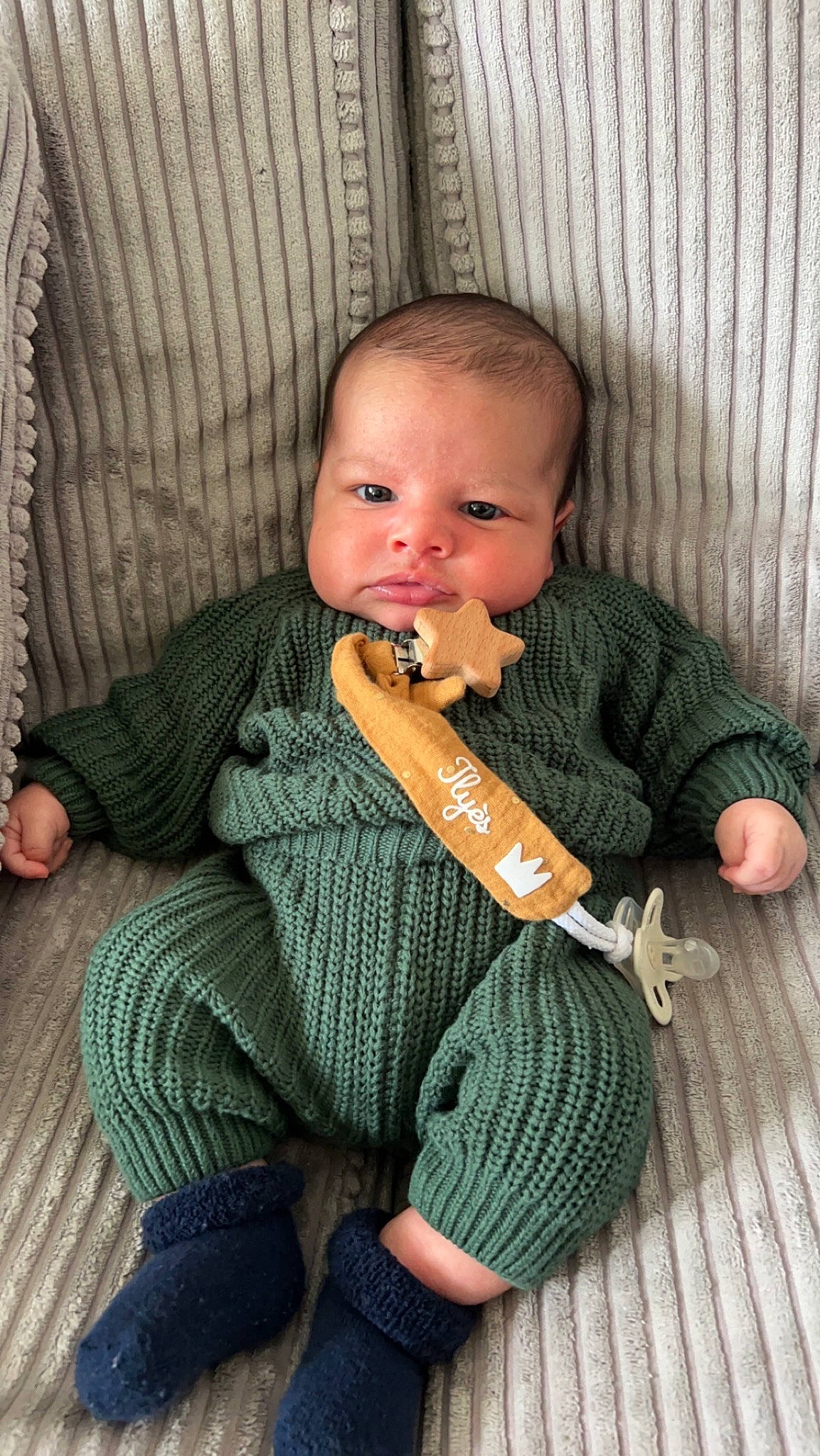 Ilyès a rejoint le concours — aidez-le/la à gagner de superbes lots ! baby, baby_products, baby_toddler_clothing, cheek, child, comfort, couch, face, flooring, head, human_body, nail, person, room, sitting, skin, sleeve, toddler, wood, wool