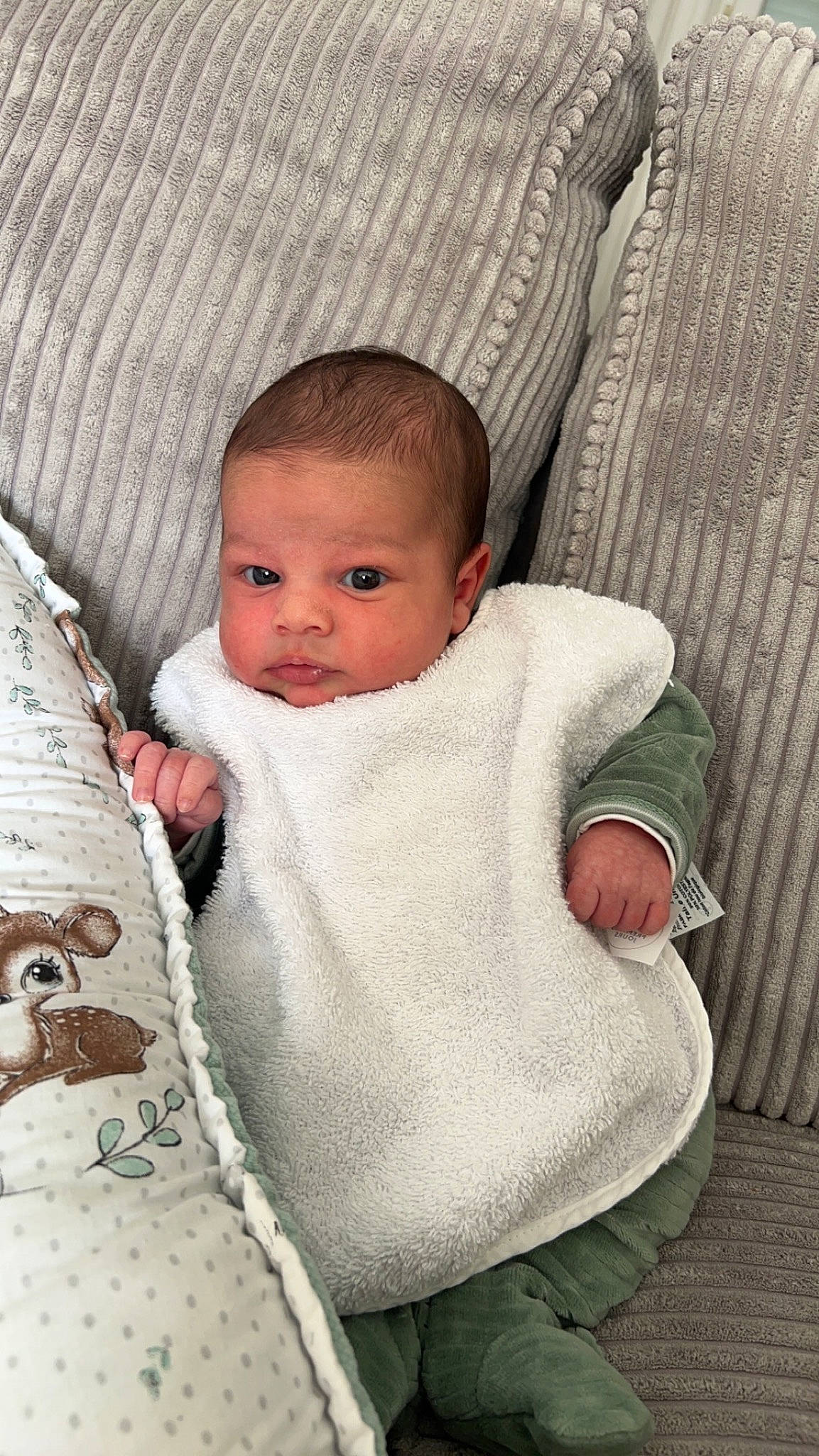 Ilyès a rejoint le concours — aidez-le/la à gagner de superbes lots ! baby, baby_products, baby_sleeping, baby_toddler_clothing, bedding, cheek, child, comfort, eye, face, head, iris, linens, pattern, person, sitting, skin, sleeve, toddler, wood