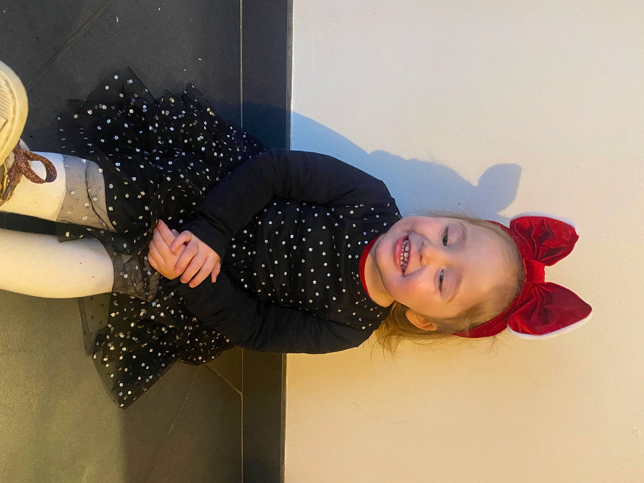 Marie-lou a rejoint le concours — aidez-le/la à gagner de superbes lots ! elbow, event, eyewear, fashion_accessory, fashion_design, fun, gesture, happy, hat, headgear, jewellery, joy, pattern, person, sun_hat, waist, wrist