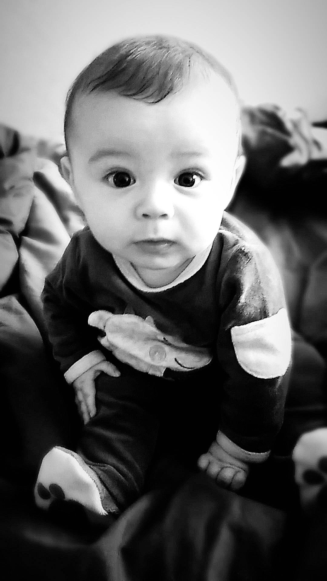 Alaric a rejoint le concours — aidez-le/la à gagner de superbes lots ! baby, black, black_and_white, cheek, child, eye, face, facial_expression, head, lip, monochrome, monochrome_photography, nose, people, person, photograph, photography, skin, smile, toddler