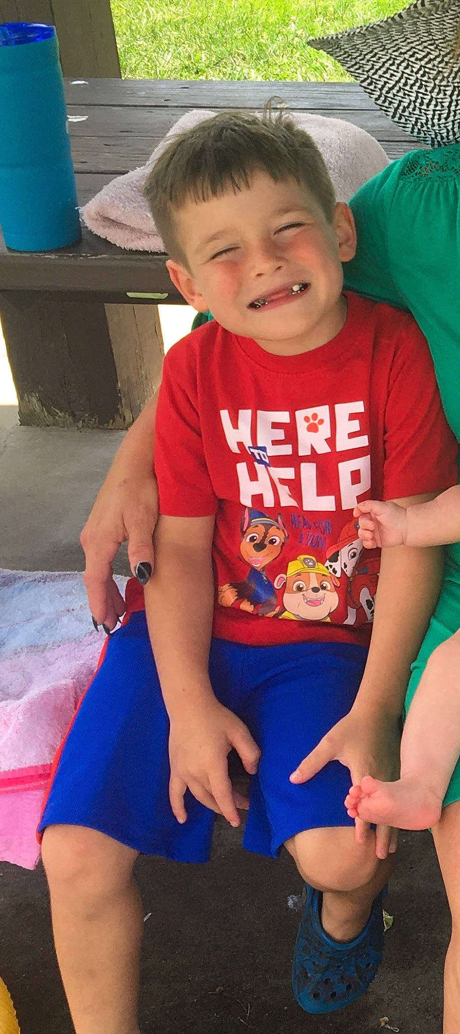 Chevy is registered to the contest to win money with this photo: baby_toddler_clothing, blue, child, cool, eye, face, facial_expression, finger, green, happy, head, joint, joy, mouth, neck, organ, person, skin, sleeve, smile