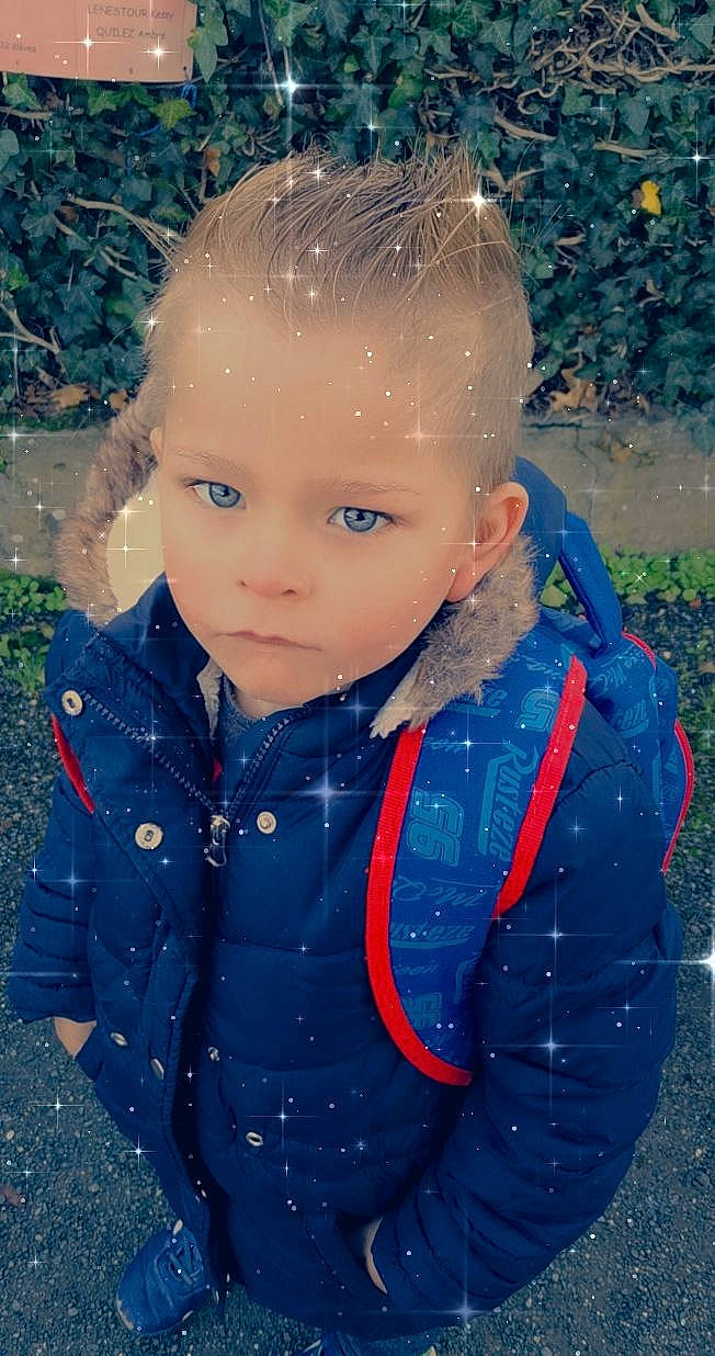 Ethan a rejoint le concours — aidez-le/la à gagner de superbes lots ! baby_toddler_clothing, chin, cool, electric_blue, eye, eyebrow, face, fun, grass, hair, happy, head, headgear, iris, jacket, lip, nose, people_in_nature, person, sleeve