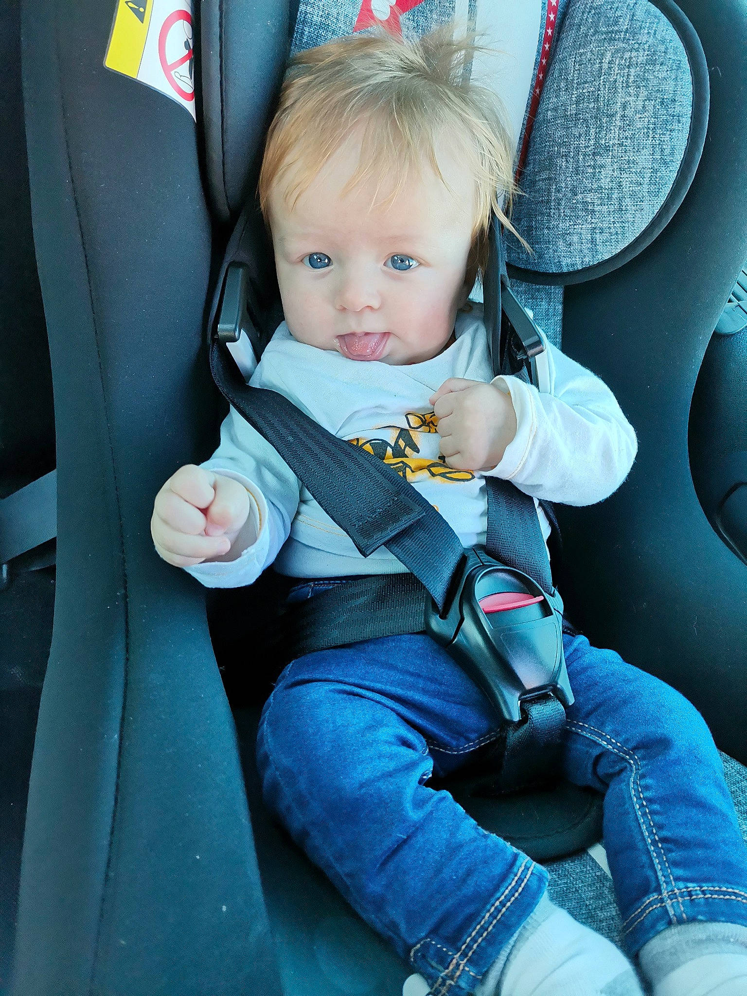 Wayatt participe au concours pour gagner de l'argent avec cette photo : auto_part, baby, baby_carriage, baby_in_car_seat, baby_safety, baby_toddler_clothing, blue, car_seat, chair, child, comfort, finger, head, human_body, lap, leg, person, product, seat_belt, toddler