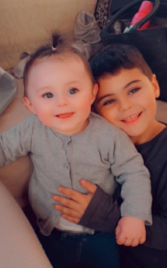 Nolan participe au concours pour gagner de l'argent avec cette photo : cheek, chin, eye, eyebrow, face, flash_photography, forehead, hand, happy, human_body, iris, joy, lip, mammal, mouth, nose, person, shoulder, skin, sleeve