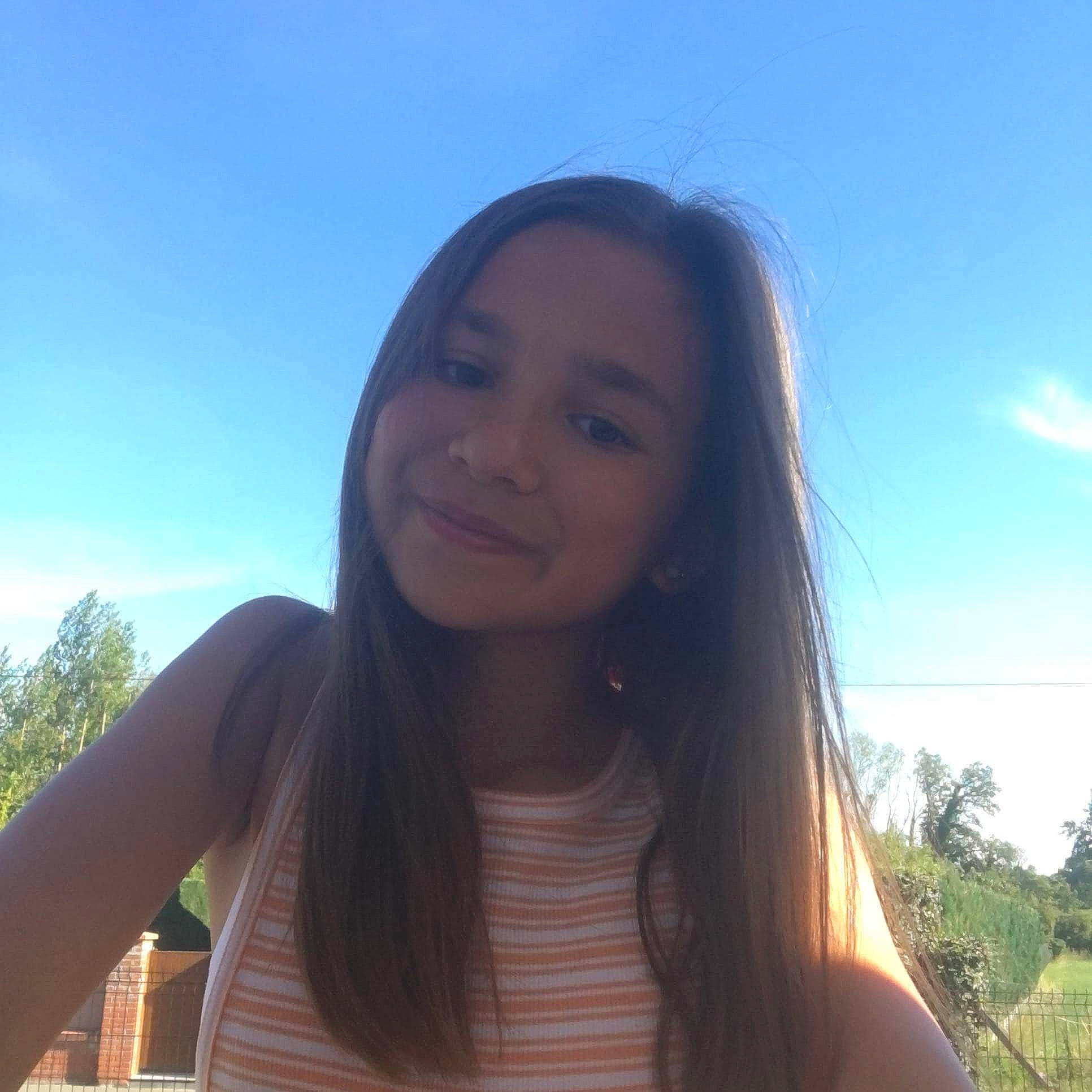 Manon participe au concours pour gagner de l'argent avec cette photo : beauty, black_hair, blond, eye, face, forehead, hair, hairstyle, happy, head, joy, lip, long_hair, nose, person, photography, selfie, sky, smile, summer