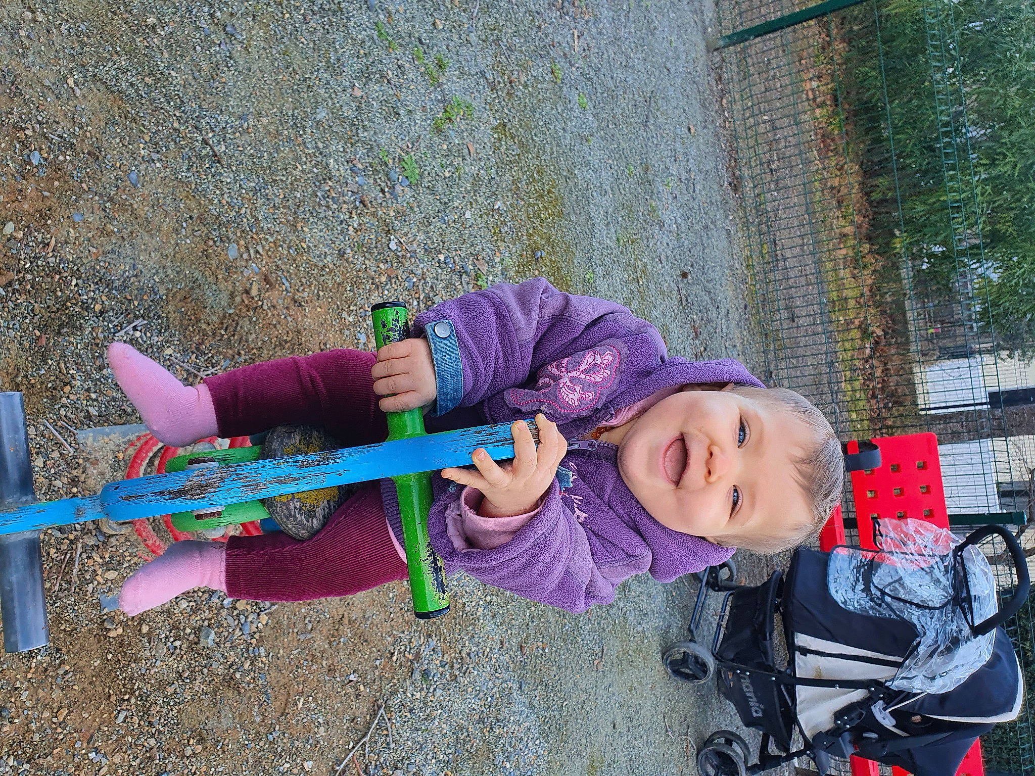 Melyssa participe au concours pour gagner de l'argent avec cette photo : baby, baby_products, baby_toddler_clothing, child, city, electric_blue, fun, grass, human_body, leisure, magenta, person, plant, play, purple, recreation, smile, toddler, toy, travel