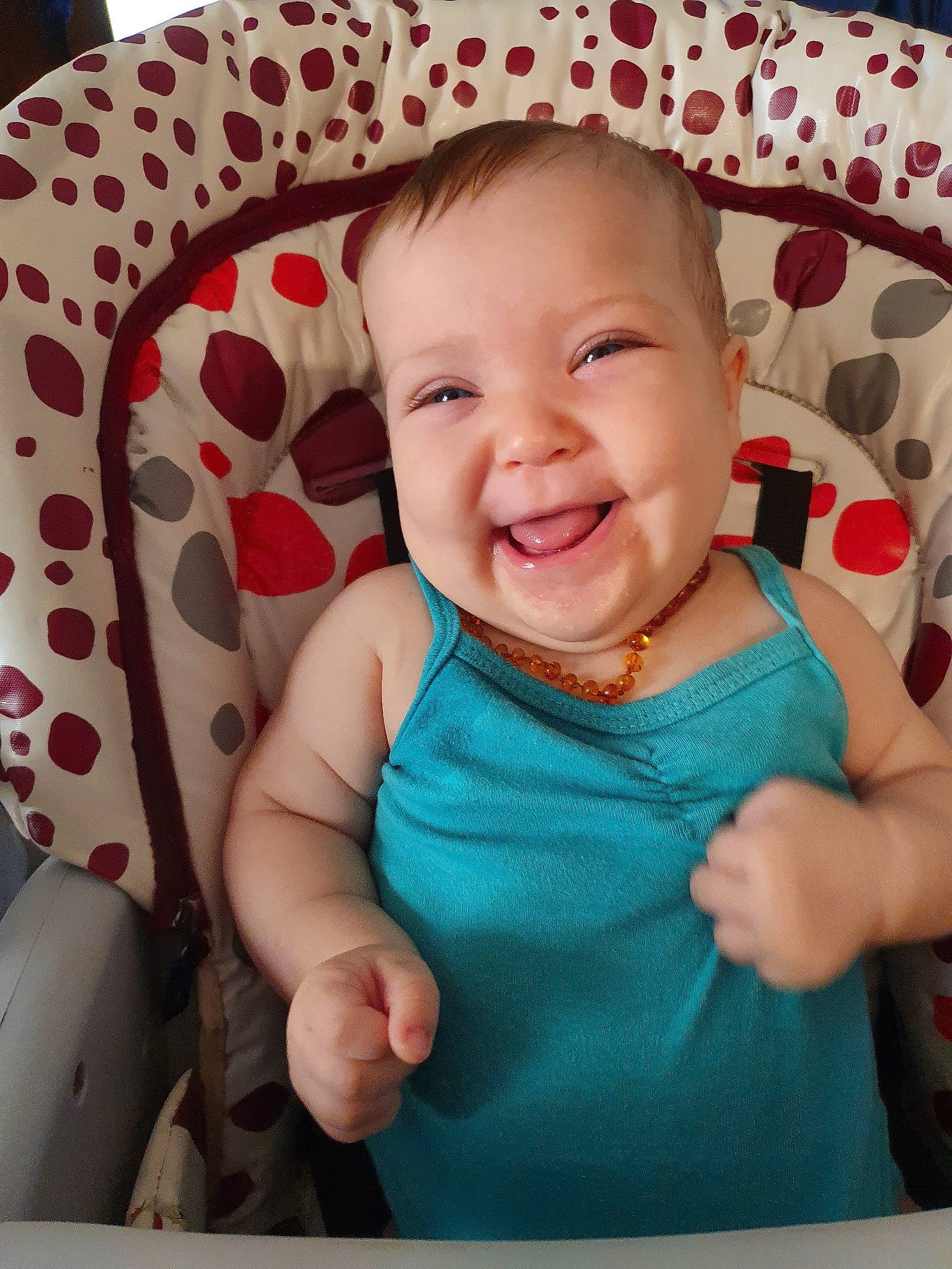 Melyssa participe au concours pour gagner de l'argent avec cette photo : baby, cheek, child, eye, face, facial_expression, finger, fun, hand, happy, head, joy, lip, mouth, nose, pattern, person, pink, skin, smile