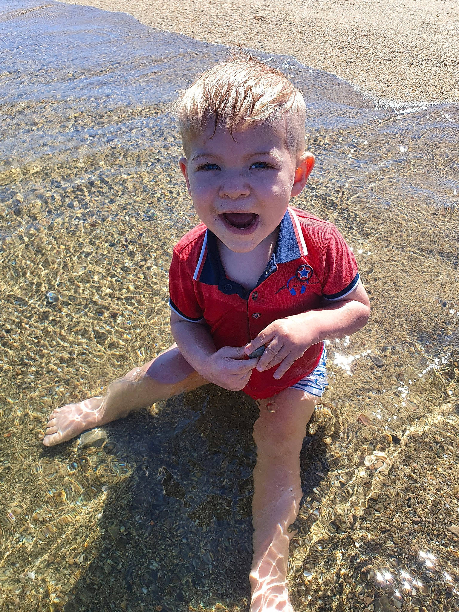 Mathys a rejoint le concours — aidez-le/la à gagner de superbes lots ! child, fun, leg, person, play, sand, smile, soil, summer, toddler, vacation