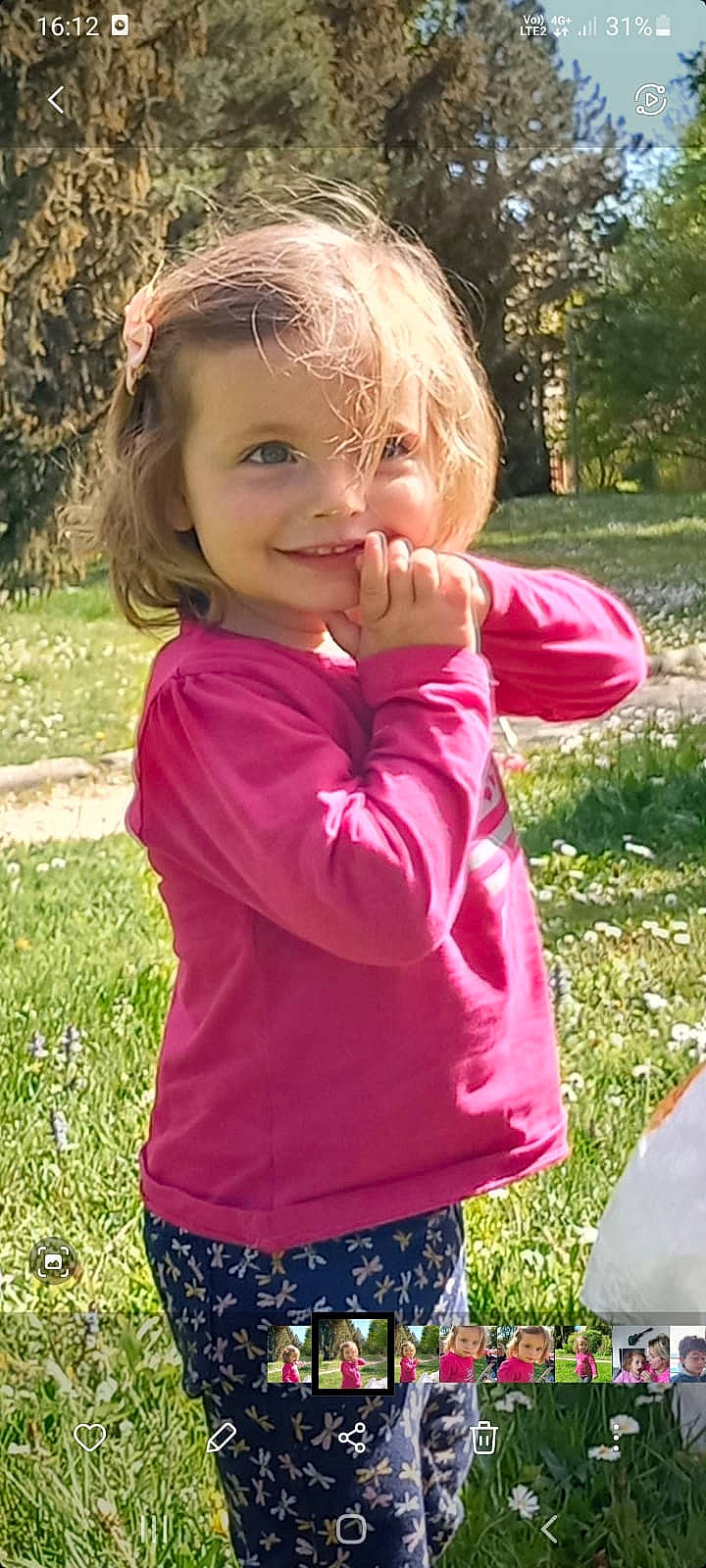 Mia a rejoint le concours — aidez-le/la à gagner de superbes lots ! botany, child, eye, fun, gesture, grass, happy, head, iris, joy, leisure, lip, people_in_nature, person, pink, plant, sleeve, smile, summer, sunlight