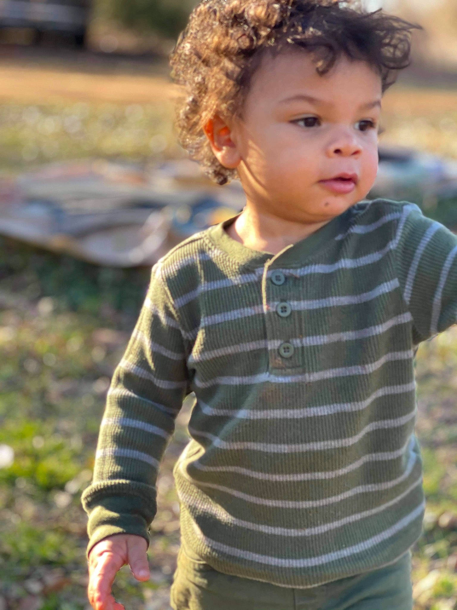 Liam is registered to the contest to win money with this photo: eye, face, facial_expression, flash_photography, forehead, grass, hair, hairstyle, happy, head, iris, leaf, lip, organ, people_in_nature, person, photograph, plant, skin, sleeve