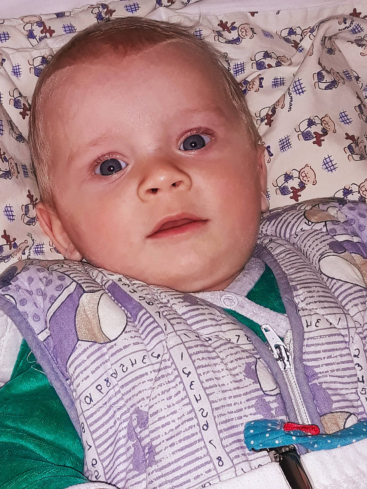 Noah a rejoint le concours — aidez-le/la à gagner de superbes lots ! baby, baby_products, cheek, child, eye, face, forehead, head, iris, lip, nose, person, product, skin, smile, toddler