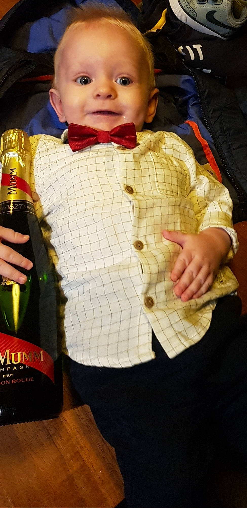 Arthur a rejoint le concours — aidez-le/la à gagner de superbes lots ! baby, cheek, child, person, product, toddler