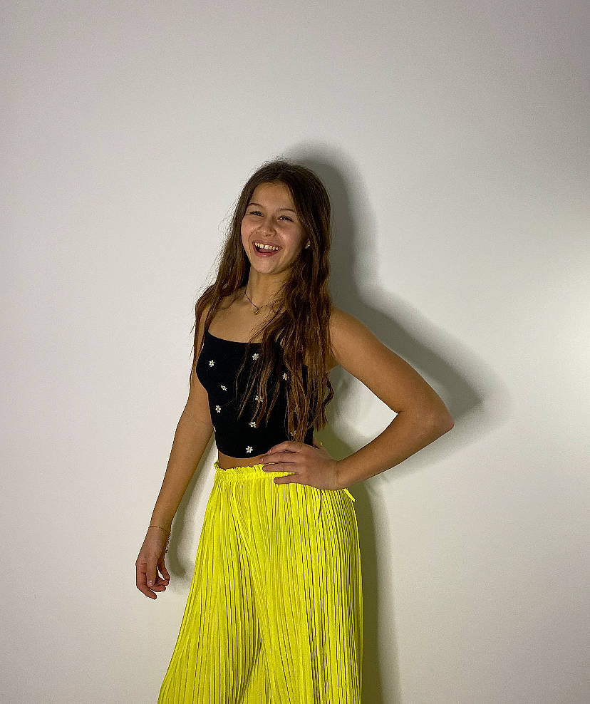 Saniya a rejoint le concours — aidez-le/la à gagner de superbes lots ! abdomen, beauty, blond, fashion, fashion_model, flash_photography, hairstyle, human_body, joint, joy, long_hair, model, neck, person, shoulder, sleeve, stomach, style, textile, trunk