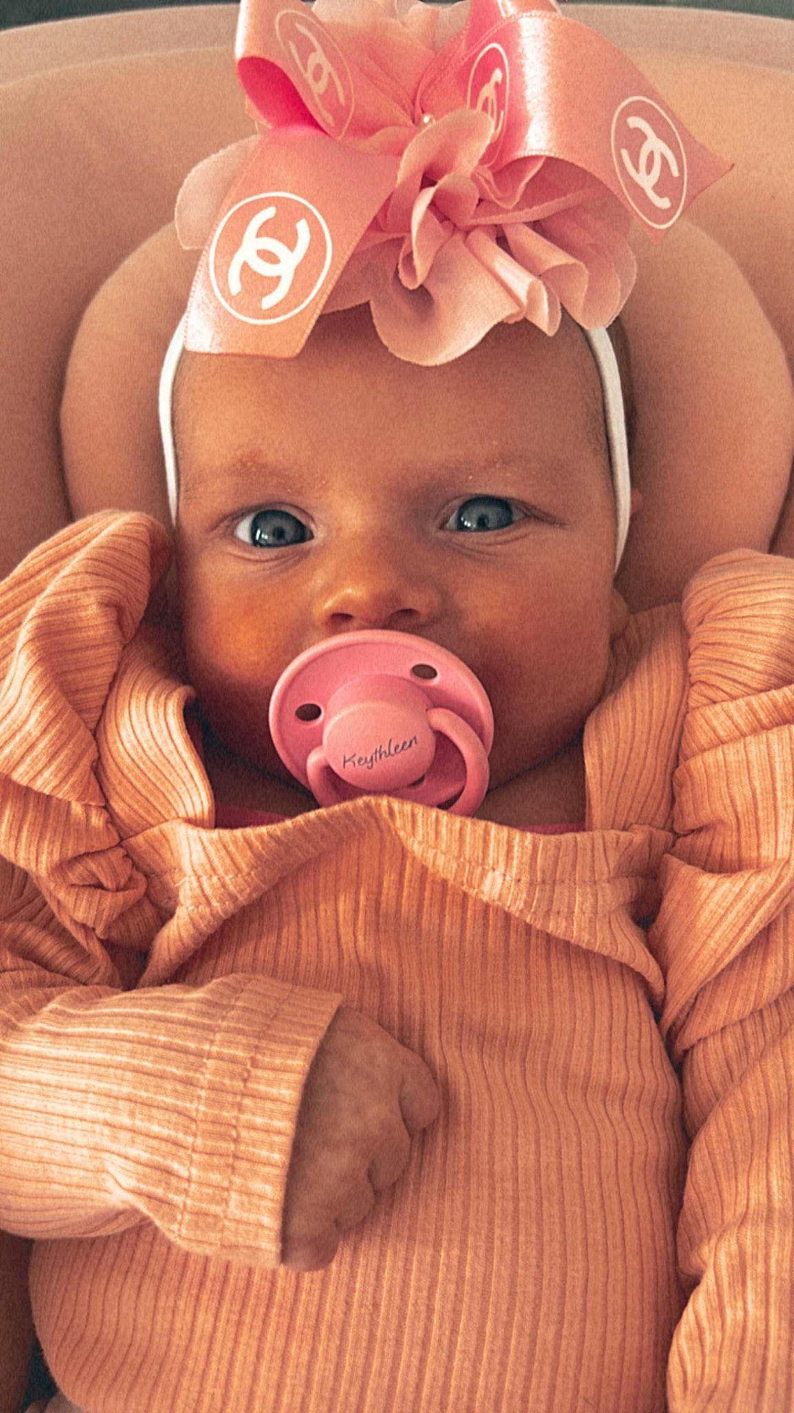 Keythleen participe au concours pour gagner de l'argent avec cette photo : baby, baby_toddler_clothing, cheek, chin, comfort, eye, gesture, happy, head, headgear, iris, lip, mouth, nose, person, pink, skin, textile, toddler, toy