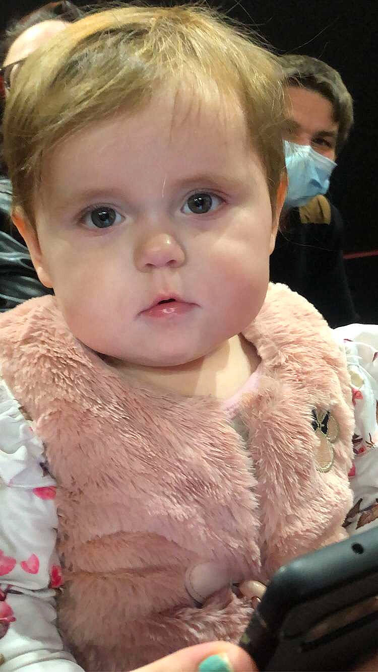 Hayden participe au concours pour gagner de l'argent avec cette photo : baby, baby_toddler_clothing, blond, cheek, child, dress, ear, eyebrow, eyelash, fun, hair, happy, head, lip, mouth, nose, person, skin, sleeve, textile