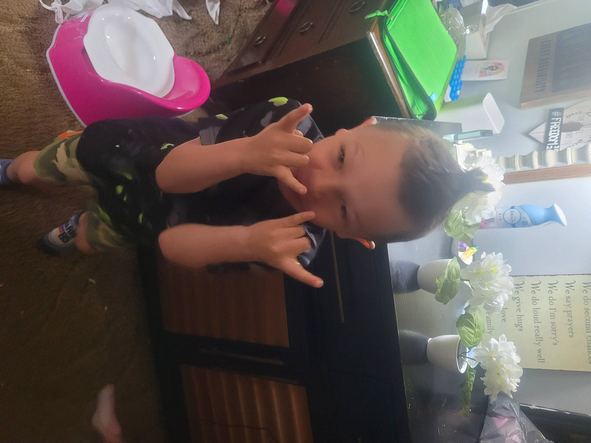 Novias is registered to the contest to win money with this photo: baby, child, fun, happy, leisure, person, play, sandal, shorts, t_shirt, thigh, toddler, toy